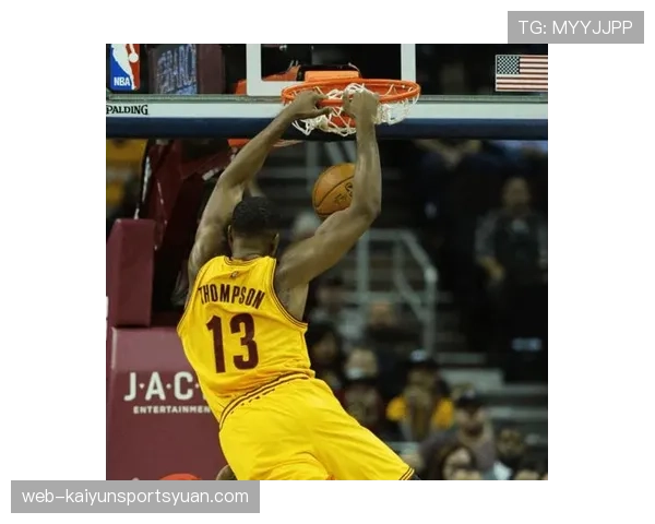 卡里姆·阿布杜尔-贾巴尔挡拆创造高效得分 引领球队内线攻防转换