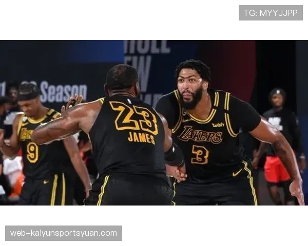 德里克·罗斯突破制造错位助攻提升球队进攻效率