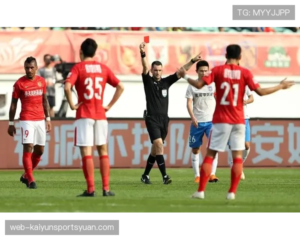 规则拆解型：比赛官员如何分工？主裁、边裁、VAR各司其职详解