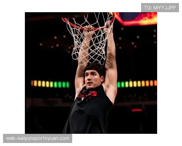 谢泼德通过精准外线投射拉开空间并主导火箭进攻结构