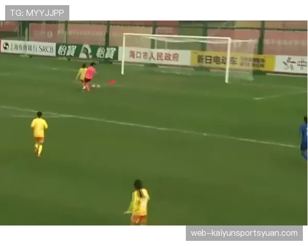 门将接队友回传为何不判犯规？规则拆解